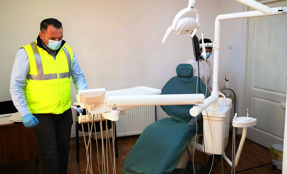Se redeschid două cabinete dentare școlare, în Târgoviște
