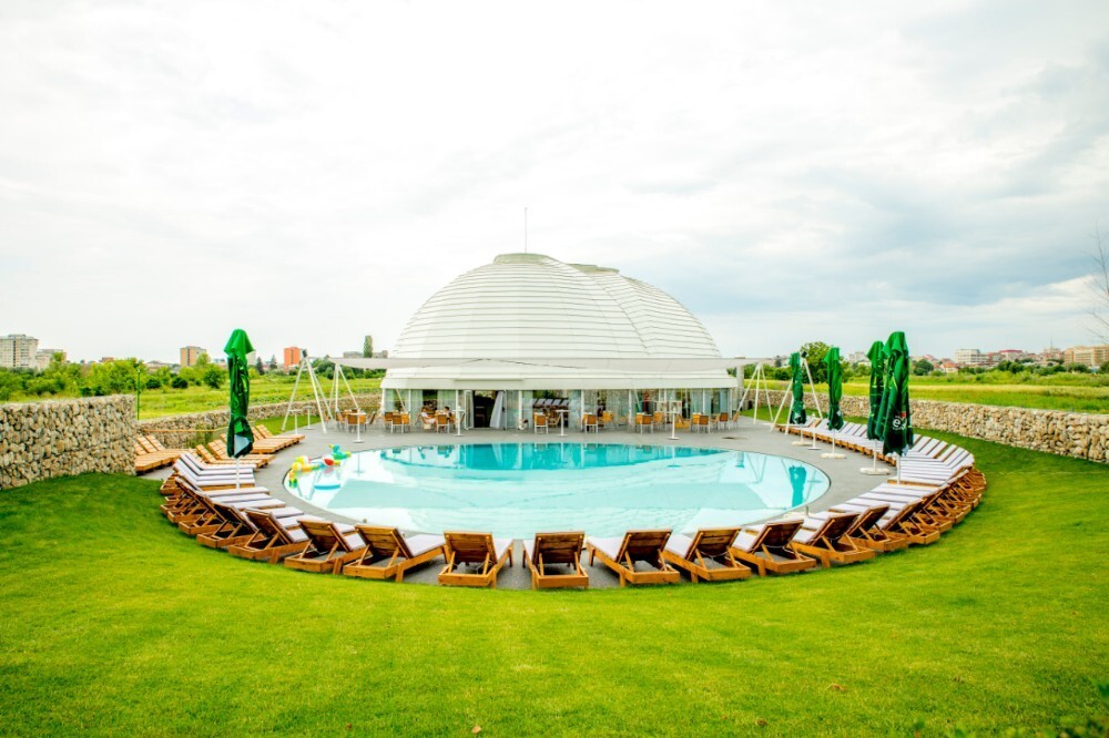 DOM - Lounge & Pool