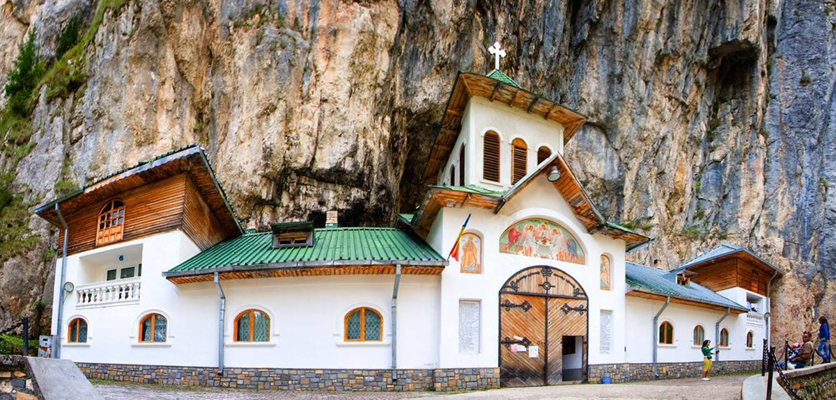 Mănăstirea Peştera Ialomiţei